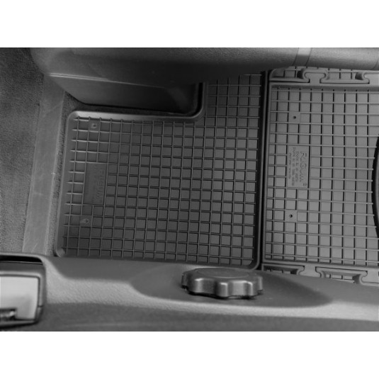 Gumené rohože na mieru pre VOLKSWAGEN T6 2m Transporter/Caravella/Multivan +TUNEL (4diel) (od 2015)